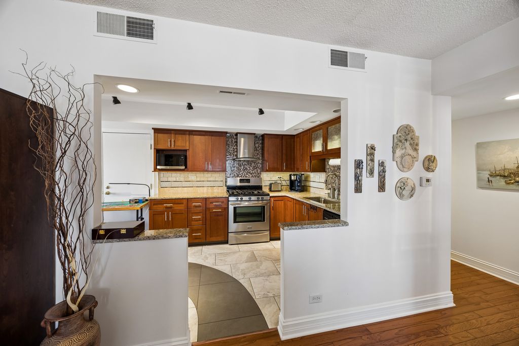 8350 W Addison Street 301, Chicago, IL 60634 — photo 3