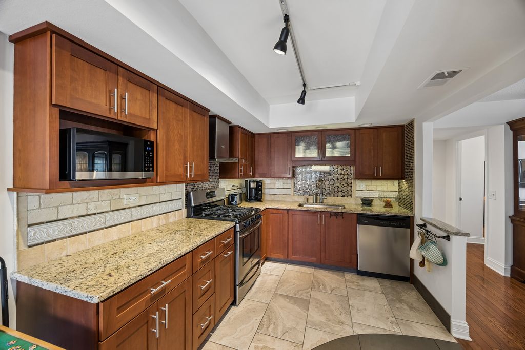 8350 W Addison Street 301, Chicago, IL 60634 — photo 4