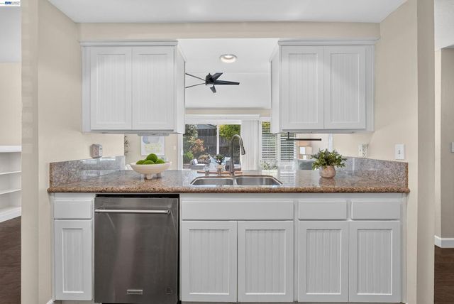 7776 Knollbrook Dr, Pleasanton, CA 94588