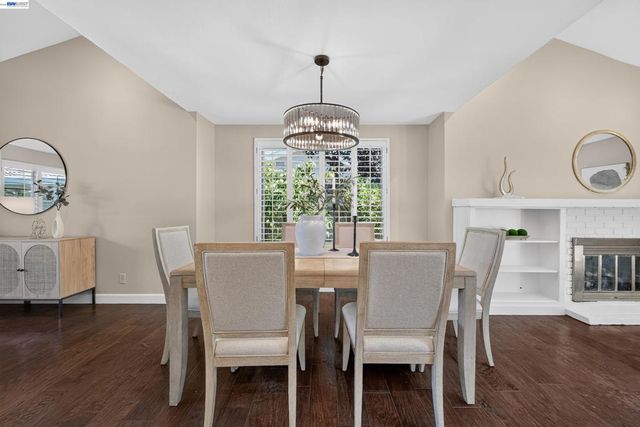 7776 Knollbrook Dr, Pleasanton, CA 94588