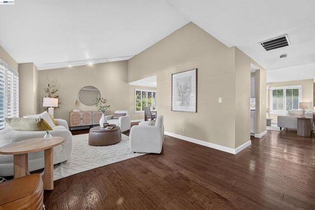 7776 Knollbrook Dr, Pleasanton, CA 94588