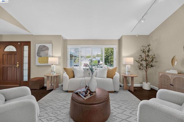 7776 Knollbrook Dr, Pleasanton, CA 94588