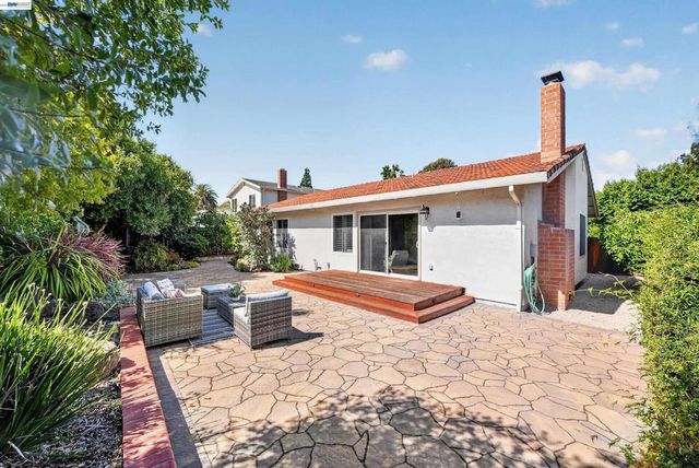 7776 Knollbrook Dr, Pleasanton, CA 94588