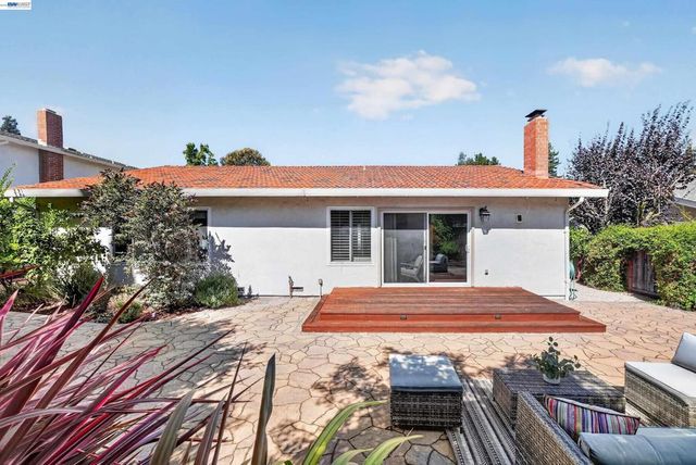 7776 Knollbrook Dr, Pleasanton, CA 94588