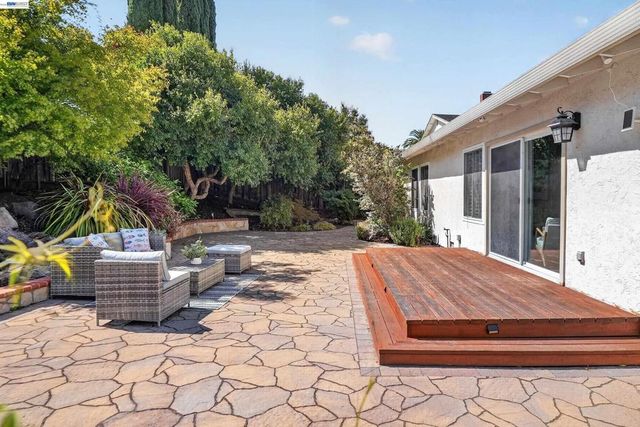 7776 Knollbrook Dr, Pleasanton, CA 94588