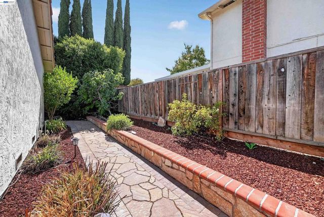 7776 Knollbrook Dr, Pleasanton, CA 94588