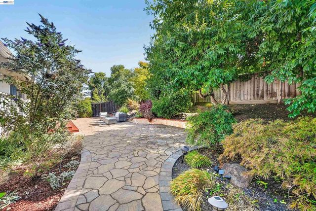 7776 Knollbrook Dr, Pleasanton, CA 94588
