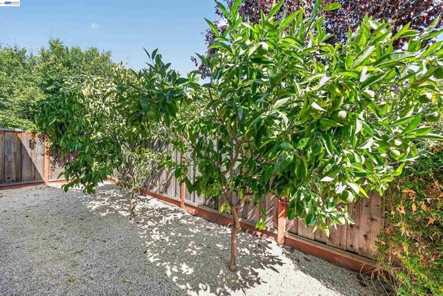7776 Knollbrook Dr, Pleasanton, CA 94588