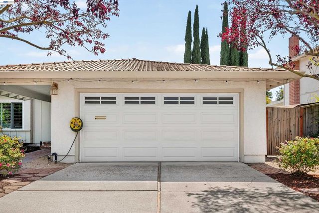 7776 Knollbrook Dr, Pleasanton, CA 94588
