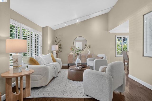 7776 Knollbrook Dr, Pleasanton, CA 94588