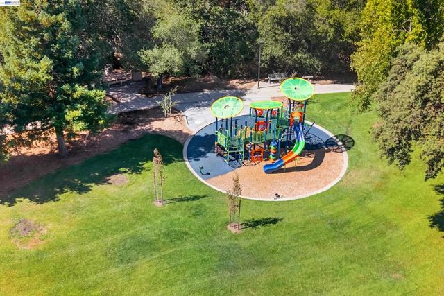 7776 Knollbrook Dr, Pleasanton, CA 94588