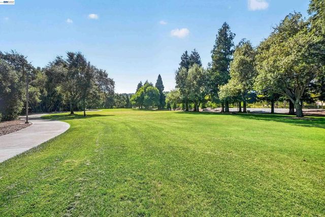 7776 Knollbrook Dr, Pleasanton, CA 94588