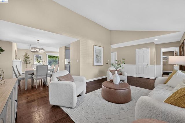 7776 Knollbrook Dr, Pleasanton, CA 94588