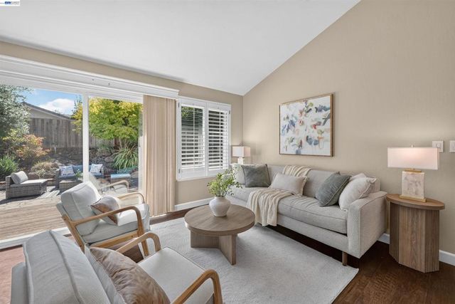 7776 Knollbrook Dr, Pleasanton, CA 94588