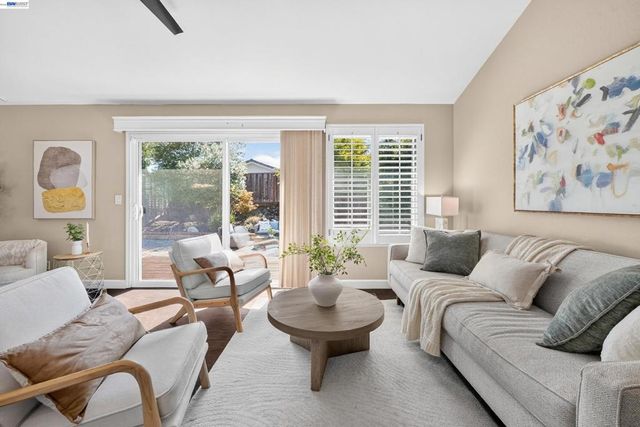 7776 Knollbrook Dr, Pleasanton, CA 94588