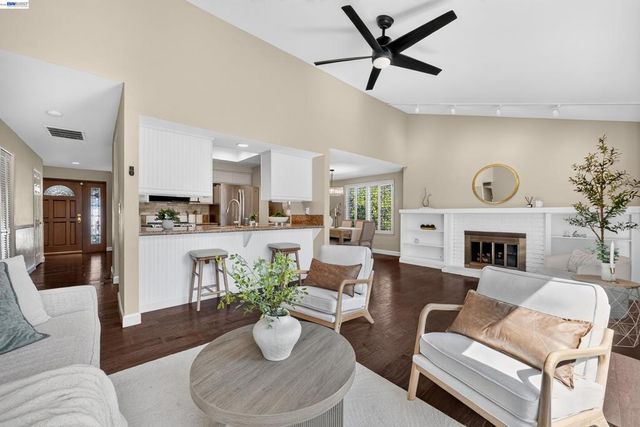 7776 Knollbrook Dr, Pleasanton, CA 94588