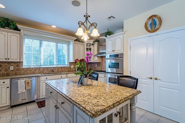 1842 Charlton Circle, Toms River, NJ 08755