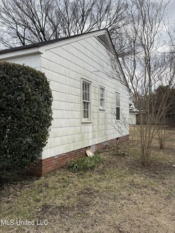 1723 Riverside Avenue, Clarksdale, MS 38614