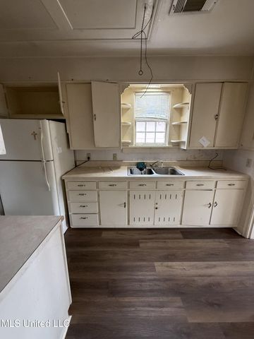 1723 Riverside Avenue, Clarksdale, MS 38614