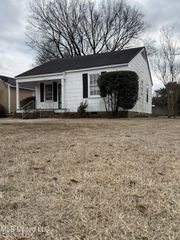 1723 Riverside Avenue, Clarksdale, MS 38614
