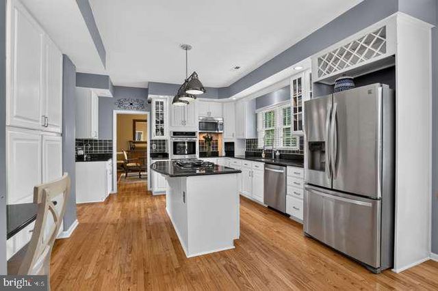 7919 BRACKSFORD CT, Fairfax Station, VA 22039
