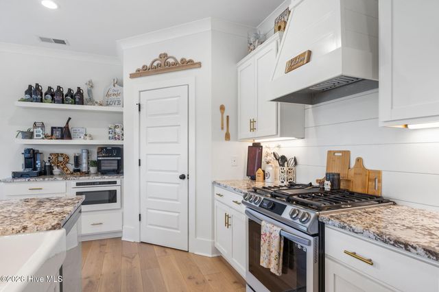 102 Hardwick Lane, Newport, NC 28570