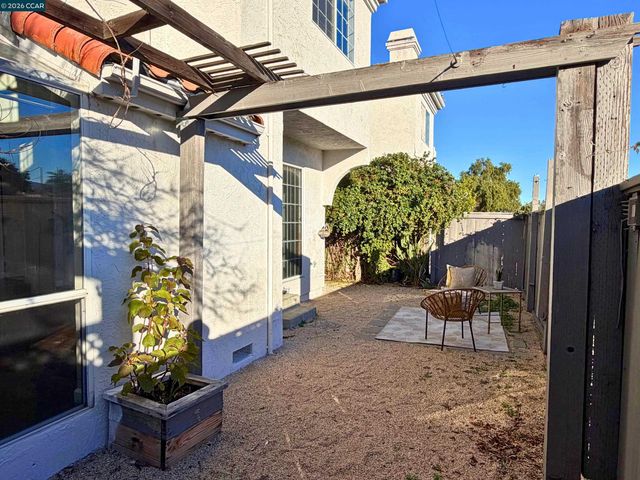 422 W Sunnyoaks Ave, Campbell, CA 95008