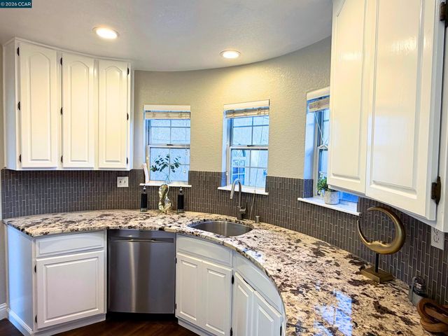 422 W Sunnyoaks Ave, Campbell, CA 95008