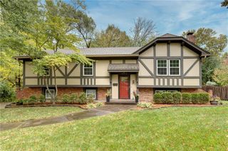 9664 Roe Avenue, Overland Park, KS 66207