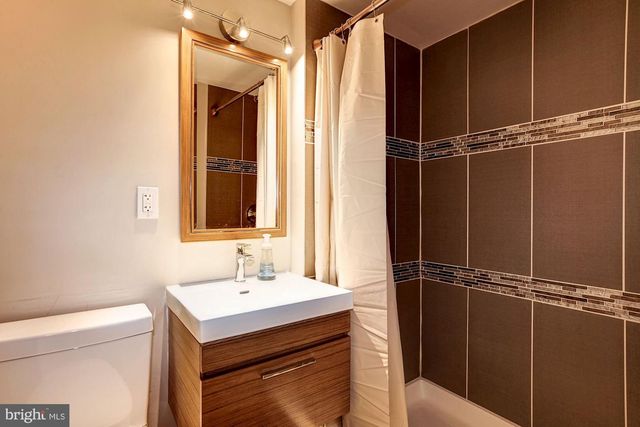 5724 27TH ST NW, Washington, DC 20015