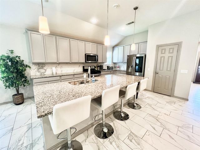 6 Log House Court, Tomball, TX 77375