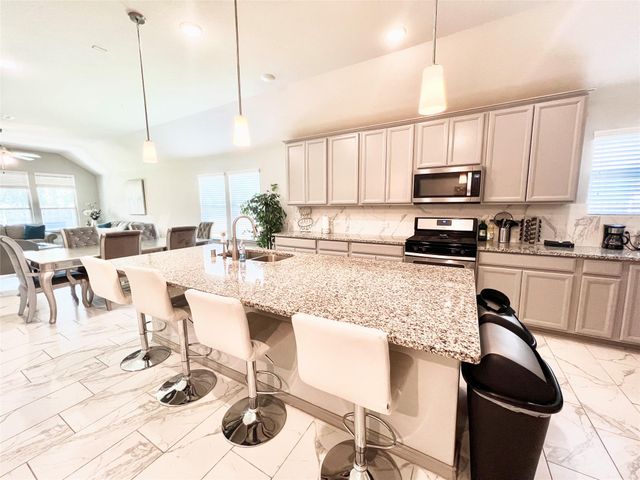 6 Log House Court, Tomball, TX 77375