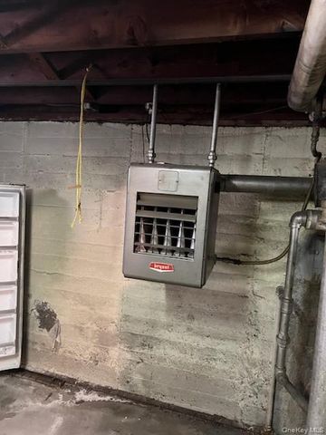 7950 262nd Street, Glen Oaks, NY 11004