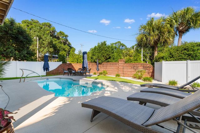 9 Windy Ln., Pawleys Island, SC 29585