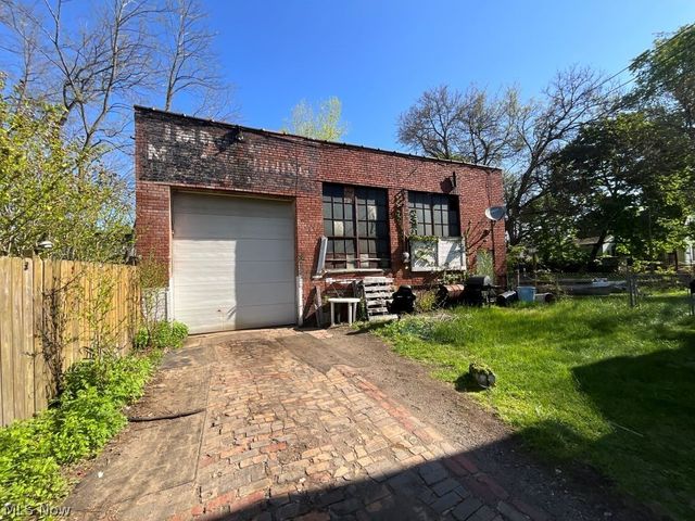 5911 Lexington Avenue, Cleveland, OH 44103