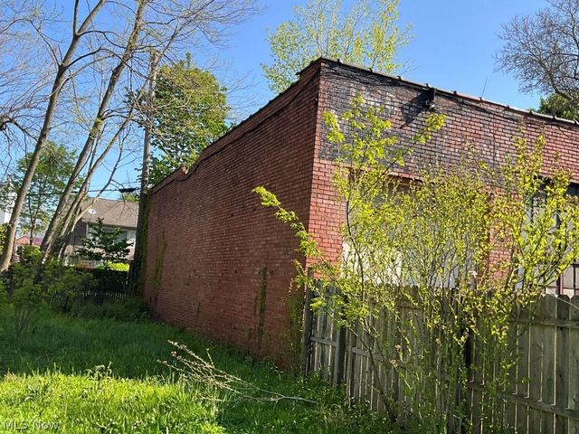 5911 Lexington Avenue, Cleveland, OH 44103