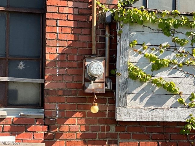 5911 Lexington Avenue, Cleveland, OH 44103