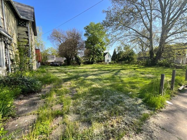 5911 Lexington Avenue, Cleveland, OH 44103
