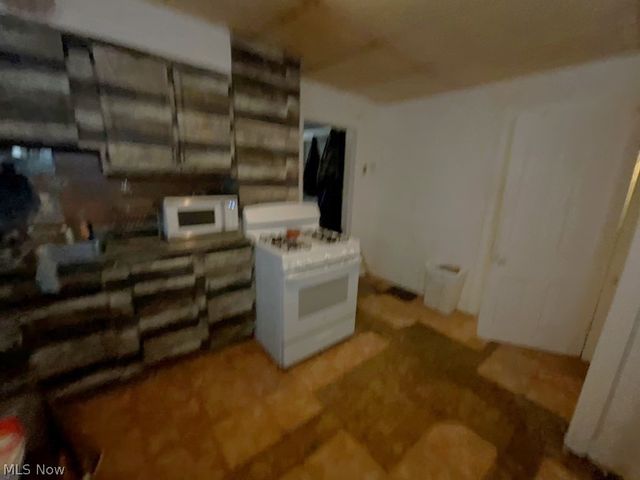 5911 Lexington Avenue, Cleveland, OH 44103
