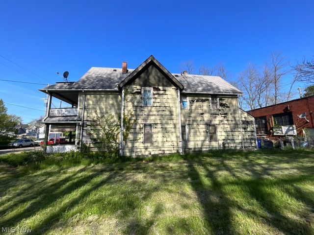 5911 Lexington Avenue, Cleveland, OH 44103