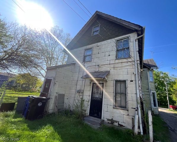5911 Lexington Avenue, Cleveland, OH 44103