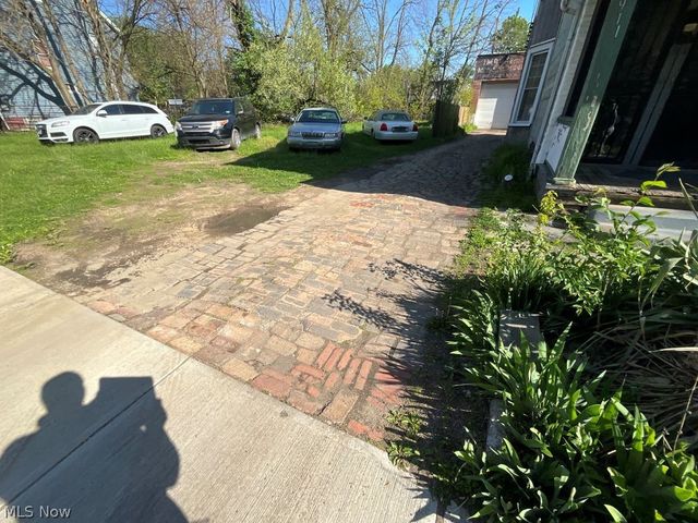 5911 Lexington Avenue, Cleveland, OH 44103