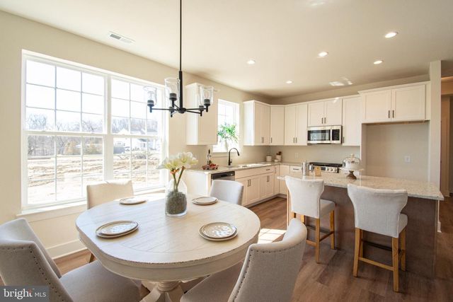 9 REDKIST DR, Mullica Hill, NJ 08062