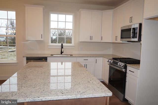 9 REDKIST DR, Mullica Hill, NJ 08062