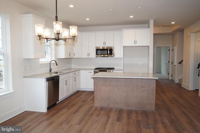 9 REDKIST DR, Mullica Hill, NJ 08062