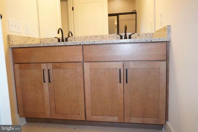 9 REDKIST DR, Mullica Hill, NJ 08062