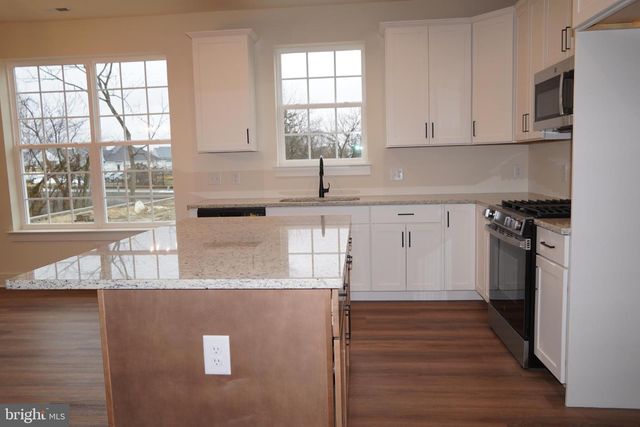 9 REDKIST DR, Mullica Hill, NJ 08062