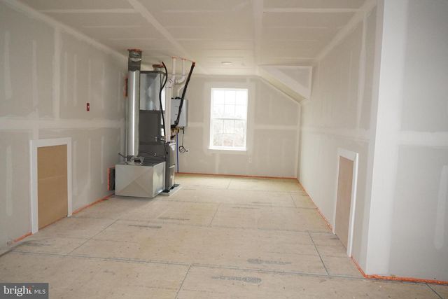 9 REDKIST DR, Mullica Hill, NJ 08062