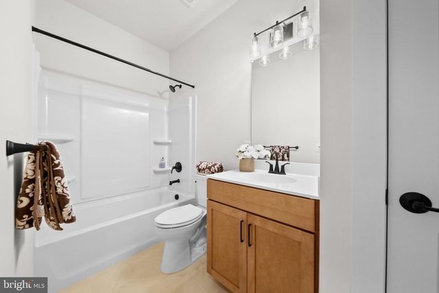 9 REDKIST DR, Mullica Hill, NJ 08062
