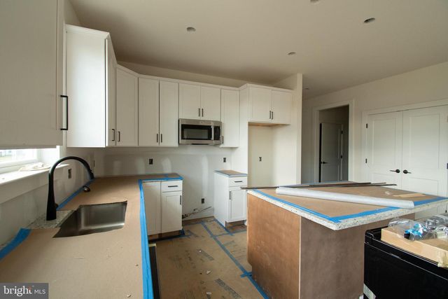 9 REDKIST DR, Mullica Hill, NJ 08062